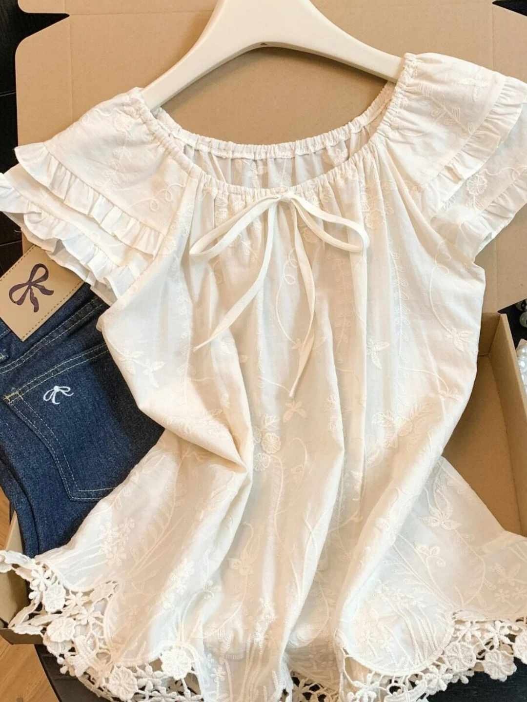Sweet Style Lace Trim Fly Sleeve Shirt Women's Summer New Fashion Youthful Slimming Versatile Top Breathable Cotton Linen Blend
Sweet Style Lace Trim Fly Sleeve Shirt Women's Summer New Fashion Youthful Slimming Versatile Top Breathable Cotton Linen Blend
