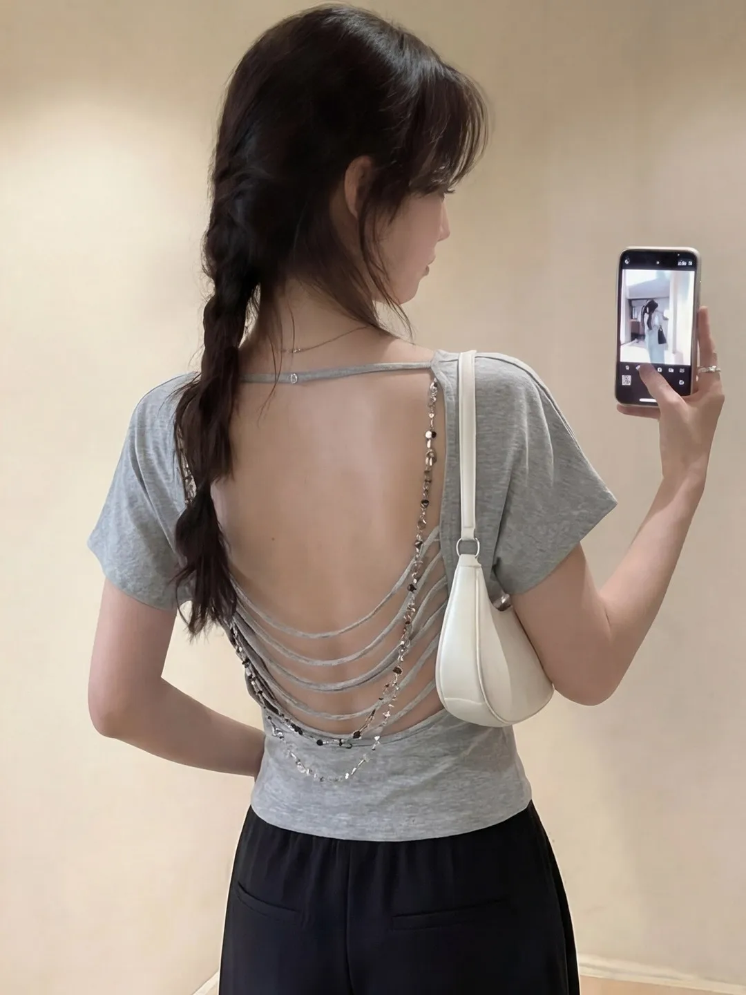Korean Style Grey Backless Chain Strap Short Sleeve T-Shirt Summer Design Slimming Top for Young Women Casual Commute Wear
Korean Style Grey Backless Chain Strap Short Sleeve T-Shirt Summer Design Slimming Top for Young Women Casual Commute Wear