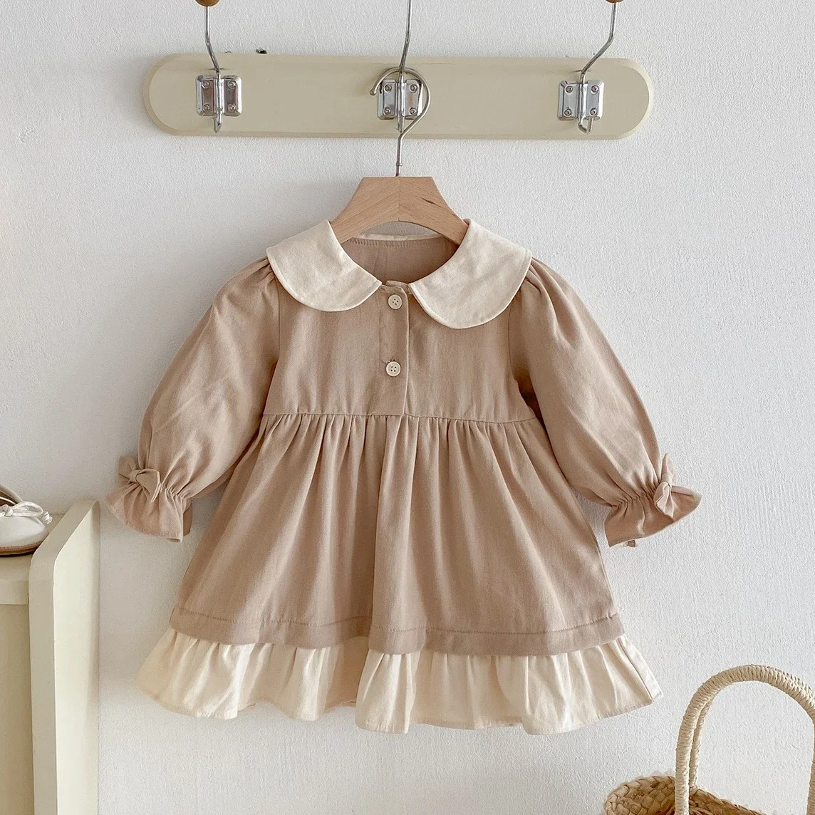 Girls Skirt 2025 Autumn and Winter New Childrens Clothing Girls Baby Solid Color Doll Collar Princess Skirt Casual Simple
Girls Skirt 2025 Autumn and Winter New Childrens Clothing Girls Baby Solid Color Doll Collar Princess Skirt Casual Simple