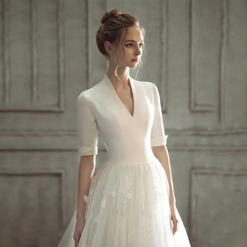 Satin Wedding Dress 2022 New Bride Wedding Simple V-neck Slim Fit Cool Fairy Elegant Tail Retro Light Wedding Dress
Satin Wedding Dress 2022 New Bride Wedding Simple V-neck Slim Fit Cool Fairy Elegant Tail Retro Light Wedding Dress