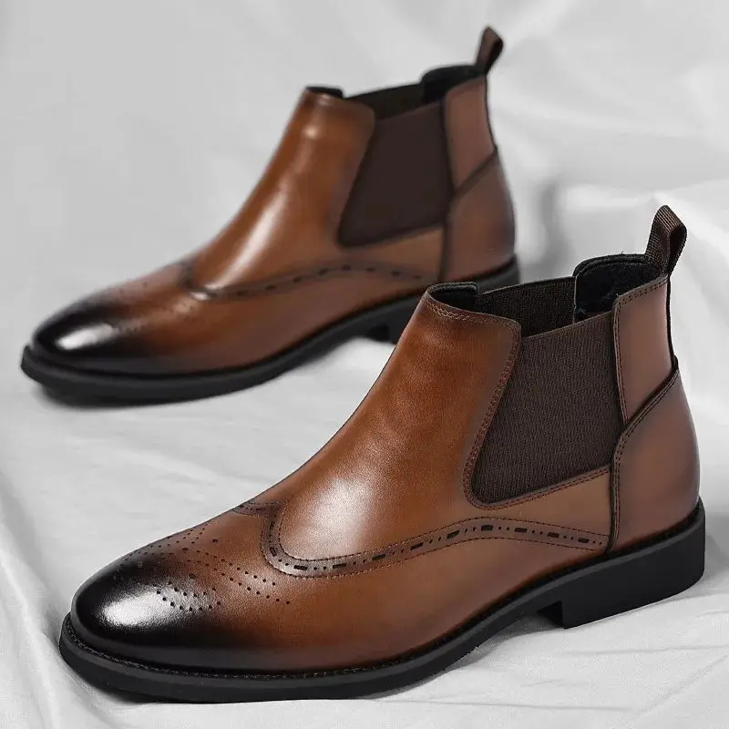 Men's Autumn And Winter Velvet Warm High-top Casual Leather Shoes Winter Outdoor Warm Casual Business Men's Leather Shoes 38-44
Men's Autumn And Winter Velvet Warm High-top Casual Leather Shoes Winter Outdoor Warm Casual Business Men's Leather Shoes 38-44