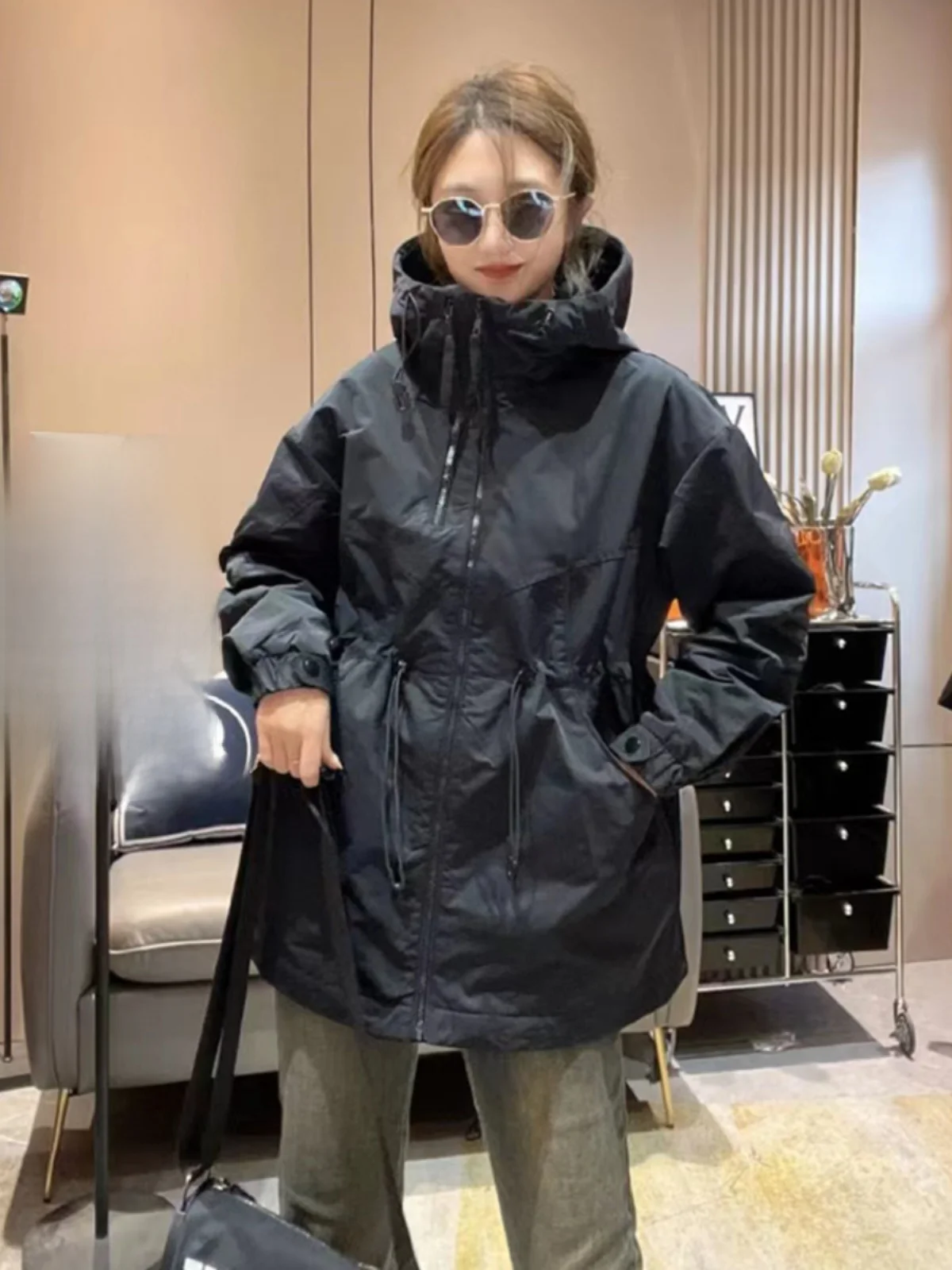 plus Size Korean Style Women's Jacket with Waist Drawstring Spring New Arrival Windbreaker Long Coat Double Zipper Design
plus Size Korean Style Women's Jacket with Waist Drawstring Spring New Arrival Windbreaker Long Coat Double Zipper Design