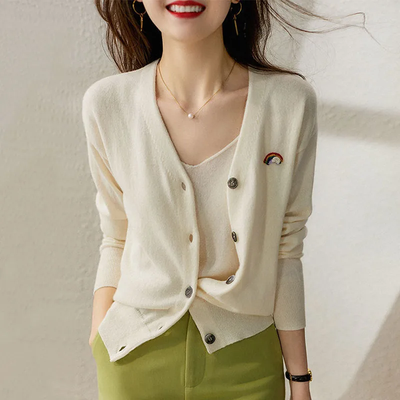 New Long Sleeve Knitted Sweater Women Cardigans V-Neck White Knitwears Knit Sweater Cardigan Women Tops Sueters De Mujer Q2656
New Long Sleeve Knitted Sweater Women Cardigans V-Neck White Knitwears Knit Sweater Cardigan Women Tops Sueters De Mujer Q2656