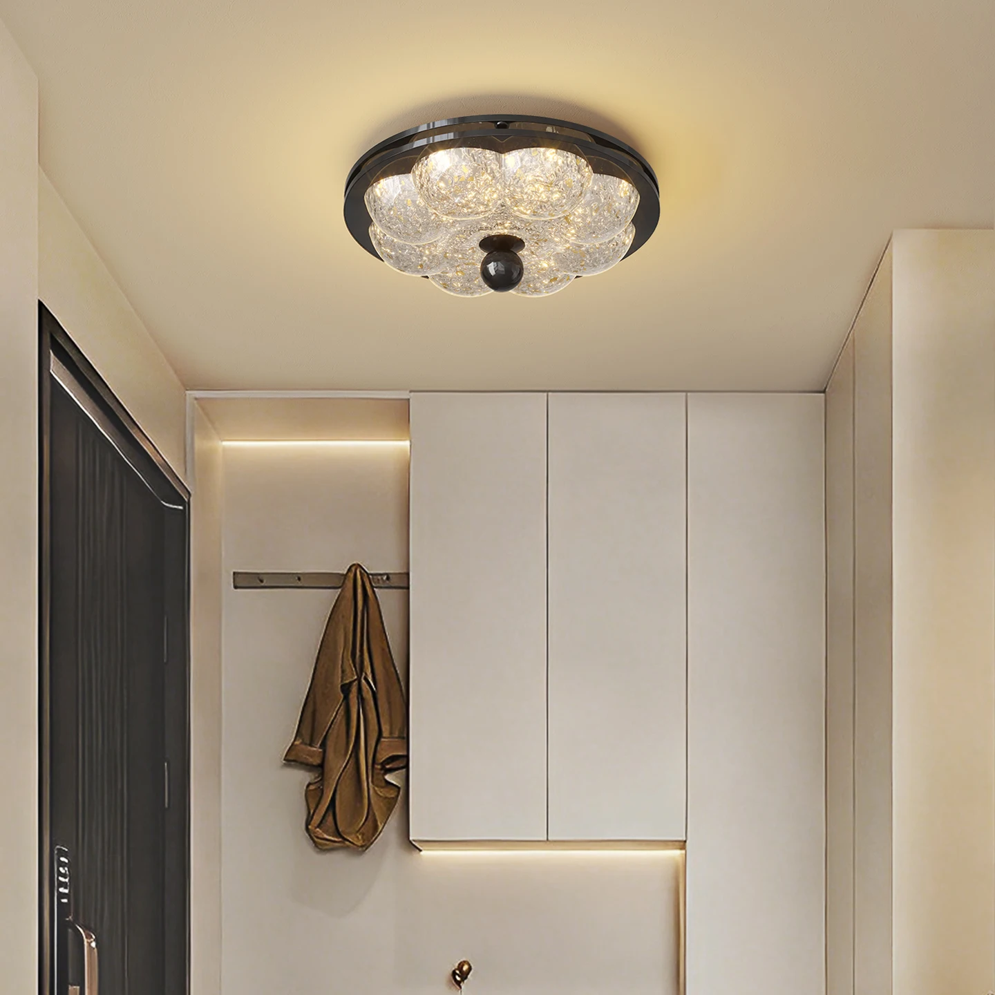 Bedroom LED Ceiling Light Light Luxury High-end Creative Gold Foil Corridor Light Retro Eye Protection Bedside Pendant Light
Bedroom LED Ceiling Light Light Luxury High-end Creative Gold Foil Corridor Light Retro Eye Protection Bedside Pendant Light