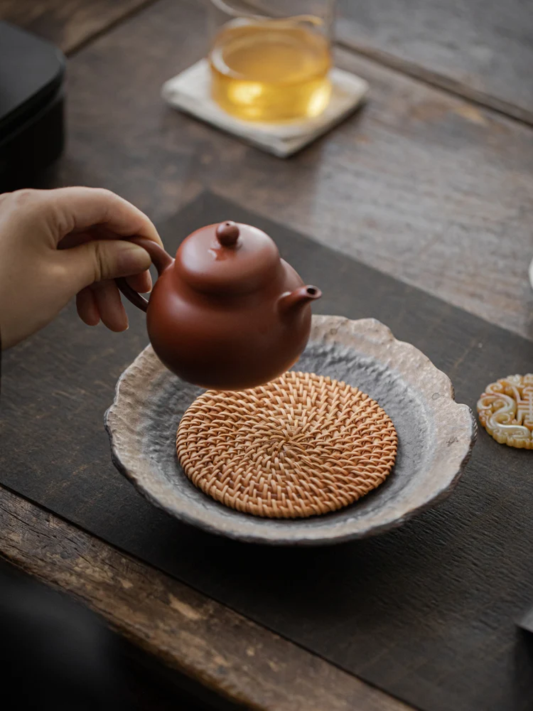 Rustic Purple Clay Tea Pot Holder Wicker Weaving Japanese Style Tea Table Mat Handmade Vintage Tea Serving Tray Tea Stand
Rustic Purple Clay Tea Pot Holder Wicker Weaving Japanese Style Tea Table Mat Handmade Vintage Tea Serving Tray Tea Stand