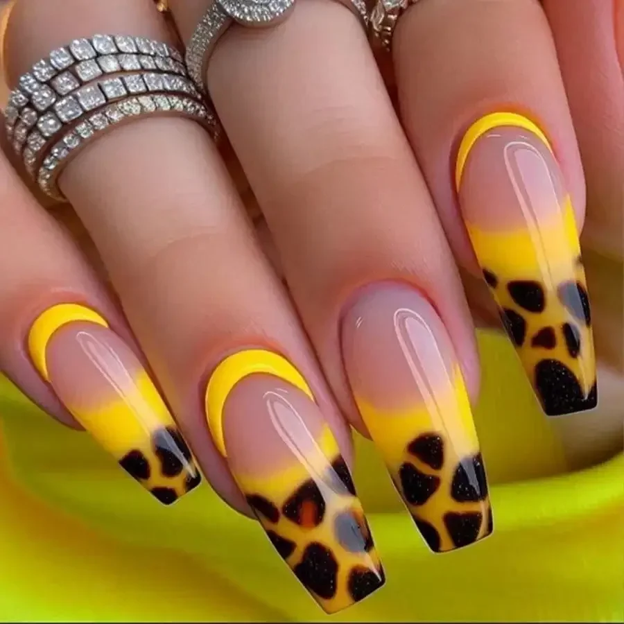 24Pcs Press-On Nails Leopard Print Long Trapezoid False Nails Yellow Brown French Acrylic Nails for Women Girls Daily Party
24Pcs Press-On Nails Leopard Print Long Trapezoid False Nails Yellow Brown French Acrylic Nails for Women Girls Daily Party