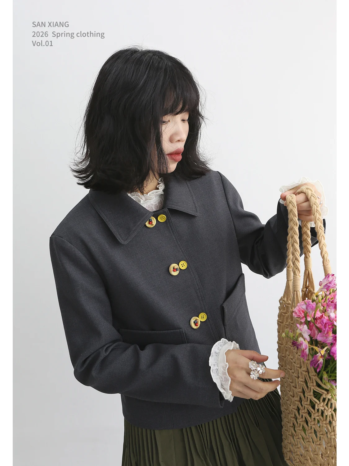 Spring New Short Outerwear Women's Double-breasted Long Sleeve Suit Material Square Collar Artistic Style Fashionable Jacket
Spring New Short Outerwear Women's Double-breasted Long Sleeve Suit Material Square Collar Artistic Style Fashionable Jacket