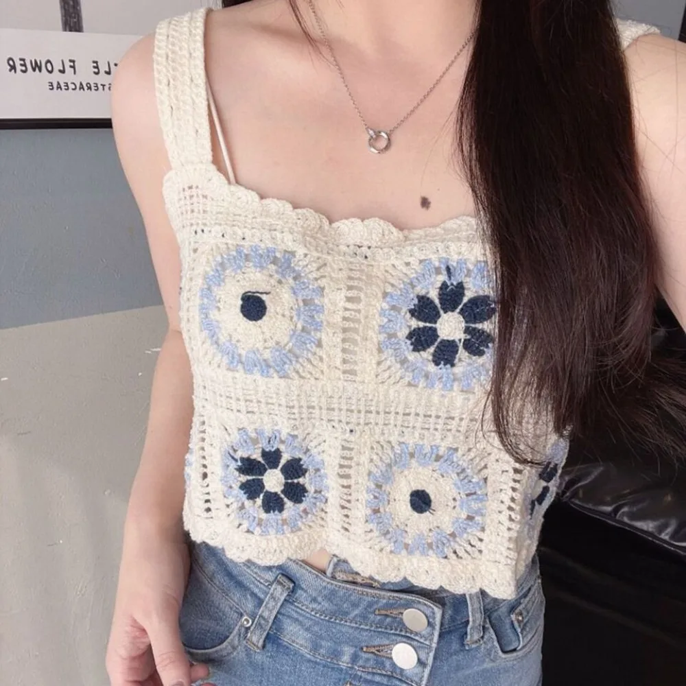 Interior Layering Bohemian Knitted Hollow Suspender Summer Holiday Style Sleeveless Top High-quality Colorful Knitted Camisole
Interior Layering Bohemian Knitted Hollow Suspender Summer Holiday Style Sleeveless Top High-quality Colorful Knitted Camisole