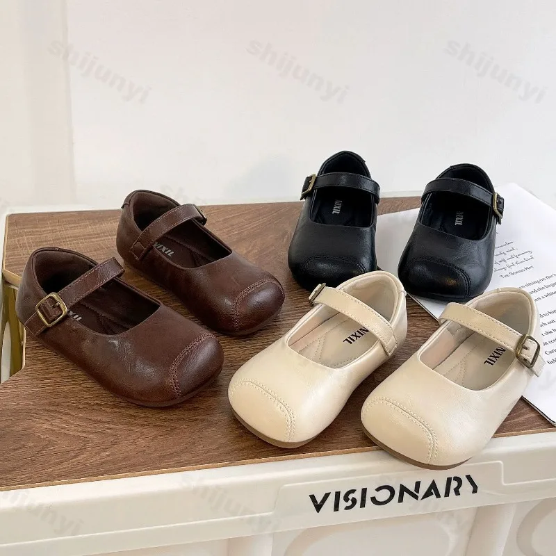 Модные туфли на плоской подошве в стиле ретро для девочек, новинка 2023 года, весенние детские удобные туфли принцессы на мягкой подошве, туфли-лодочки с квадратным носком и неглубоким носком
Модные туфли на плоской подошве в стиле ретро для девочек, новинка 2023 года, весенние детские удобные туфли принцессы на мягкой подошве, туфли-лодочки с квадратным носком и неглубоким носком