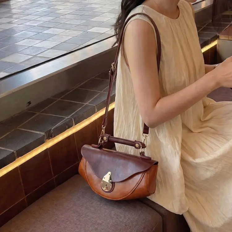 Ladies Small Casual Handbag Lightweight Compact Crossbody Pouch Basic All Match Fashion Bag For Daily Wear
Ladies Small Casual Handbag Lightweight Compact Crossbody Pouch Basic All Match Fashion Bag For Daily Wear
