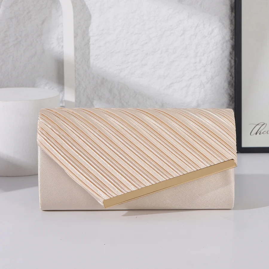 Women Fold Handbags Shiny Envelope Evening Bag Ladies Pleated Silver Clutch Wedding Party Small Long Purse Chains Shoulder Bags
Women Fold Handbags Shiny Envelope Evening Bag Ladies Pleated Silver Clutch Wedding Party Small Long Purse Chains Shoulder Bags