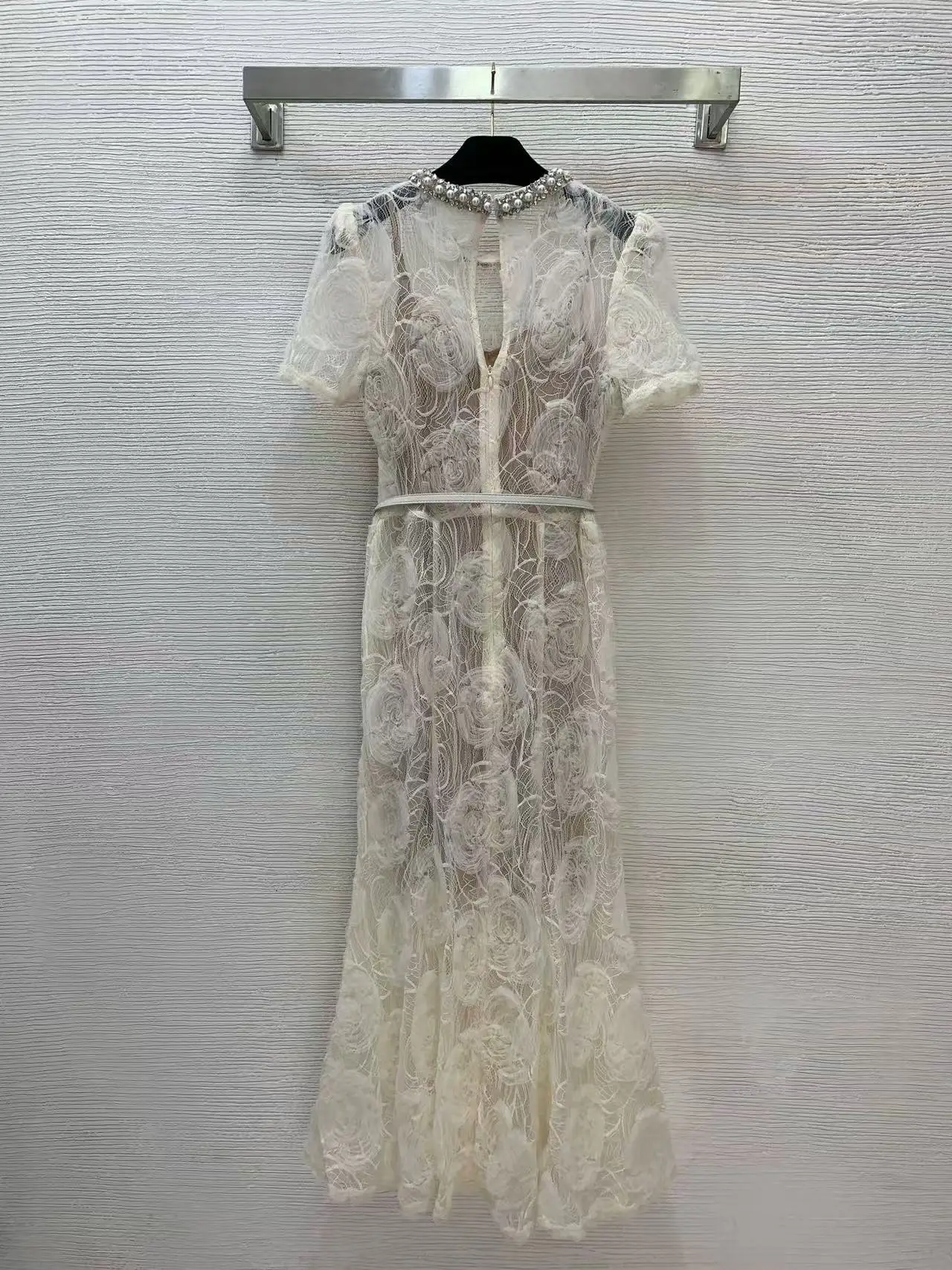 Heavyweight pearl-dazzled lace frilly puff-sleeved sheer fishnet two-piece set of strapless evening dress with long skirt
Heavyweight pearl-dazzled lace frilly puff-sleeved sheer fishnet two-piece set of strapless evening dress with long skirt
