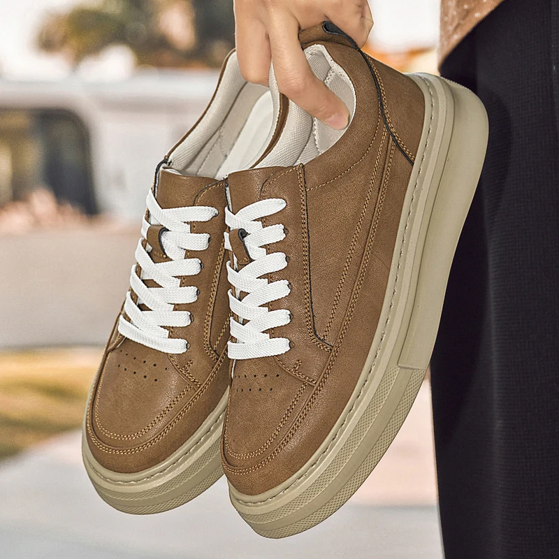 Весенне-осенние новые мужские кеды на толстой подошве с перфорацией и швами, противоскользящие, амортизирующие, простые и модные.
Весенне-осенние новые мужские кеды на толстой подошве с перфорацией и швами, противоскользящие, амортизирующие, простые и модные.