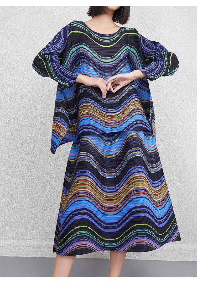 Women's plus-size elegant two-piece suit set, spring and autumn new style, horizontal striped print, loose pleated top and skirt
Women's plus-size elegant two-piece suit set, spring and autumn new style, horizontal striped print, loose pleated top and skirt