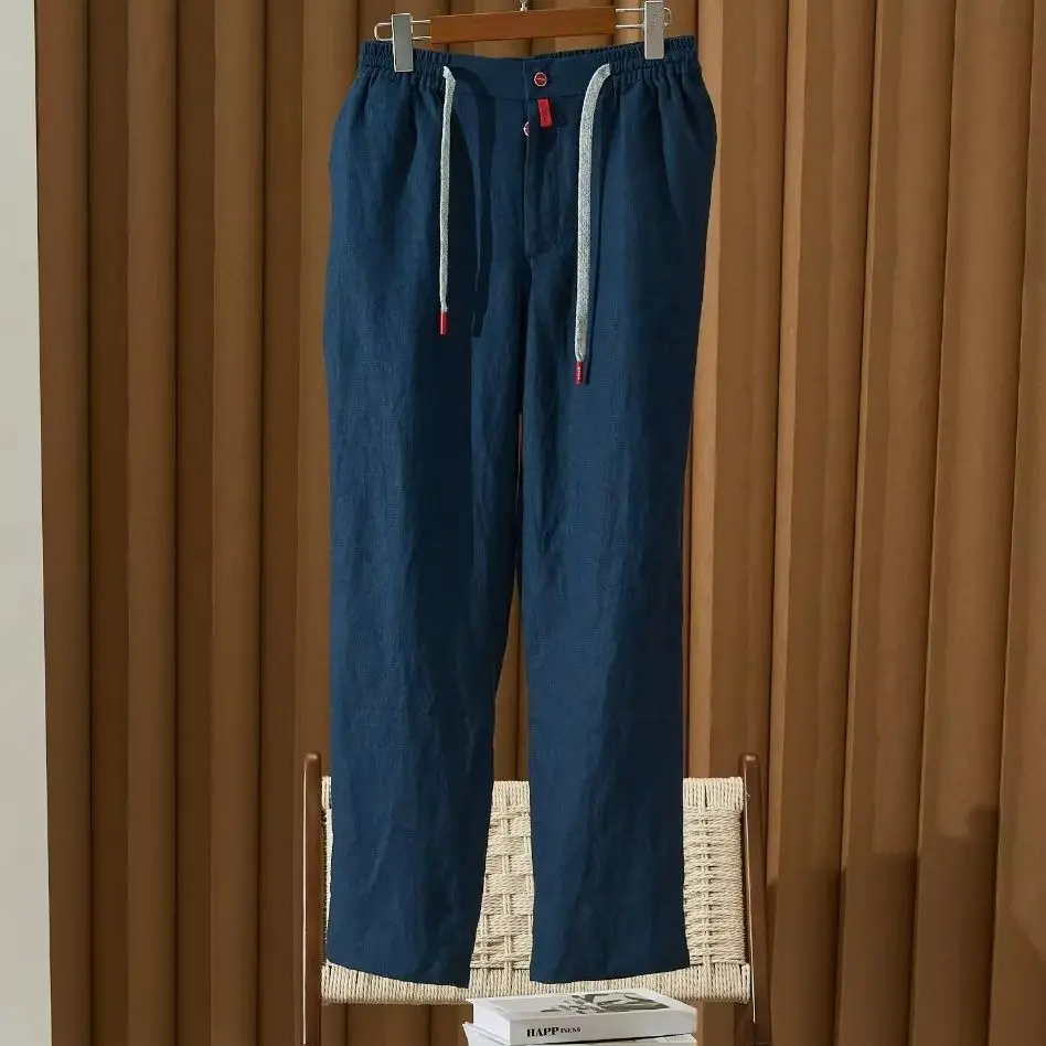 Итальянские летние льняные брюки Kiton в винтажном стиле с эластичной резинкой на талии и прямыми штанинами
Итальянские летние льняные брюки Kiton в винтажном стиле с эластичной резинкой на талии и прямыми штанинами