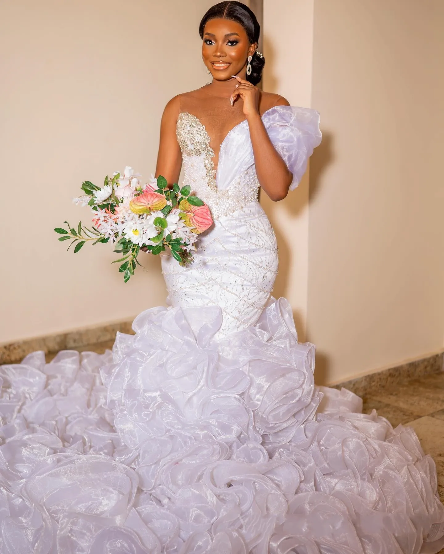 2025 Luxurious Mermaid Wedding Dress For Bride Bridal Gowns Illusion Tassel Beaded Pearls Crystals Ruffles Vestidos De Noiva
2025 Luxurious Mermaid Wedding Dress For Bride Bridal Gowns Illusion Tassel Beaded Pearls Crystals Ruffles Vestidos De Noiva