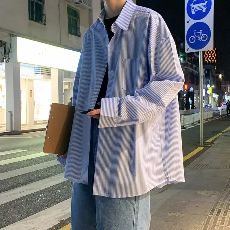 Полосатая рубашка с длинными рукавами, мужская свободная и универсальная модная рубашка в гонконгском стиле, осенняя новинка High Street Ruffian Handsome
Полосатая рубашка с длинными рукавами, мужская свободная и универсальная модная рубашка в гонконгском стиле, осенняя новинка High Street Ruffian Handsome