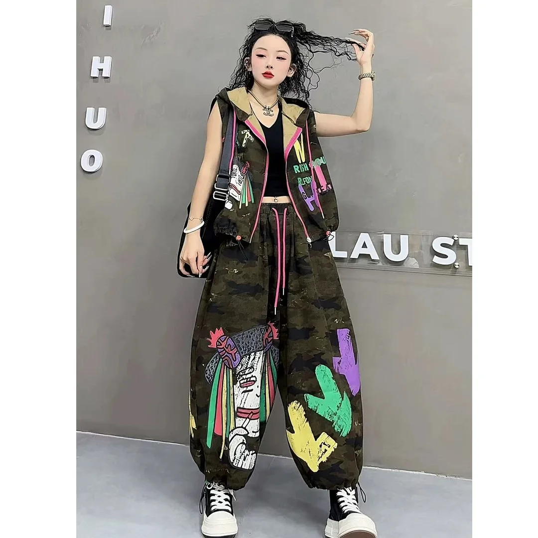 Original Spring Summer Camouflage Print Hooded Vest Women's Loose Casual Workwear Trousers Lantern Leggings Fashion Set
Original Spring Summer Camouflage Print Hooded Vest Women's Loose Casual Workwear Trousers Lantern Leggings Fashion Set