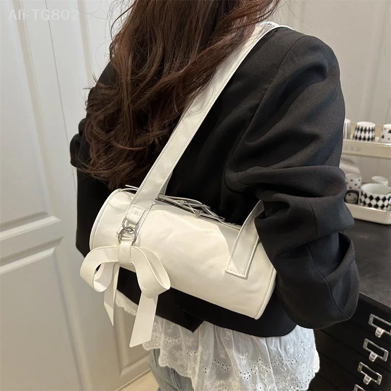 Trendy Bowknot Tubular Cylindrical PU Shoulder Bag Girly Handbag Women's Fashion Armpit Bag Commuter Sense Gifts
Trendy Bowknot Tubular Cylindrical PU Shoulder Bag Girly Handbag Women's Fashion Armpit Bag Commuter Sense Gifts