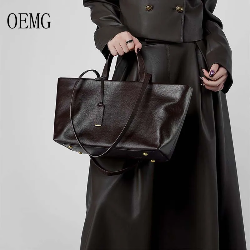 Luxury woman shoulder bag soft leather large capacity square Fashion Tote Bag Korean fashionable handbag shopping underarm bags
Luxury woman shoulder bag soft leather large capacity square Fashion Tote Bag Korean fashionable handbag shopping underarm bags