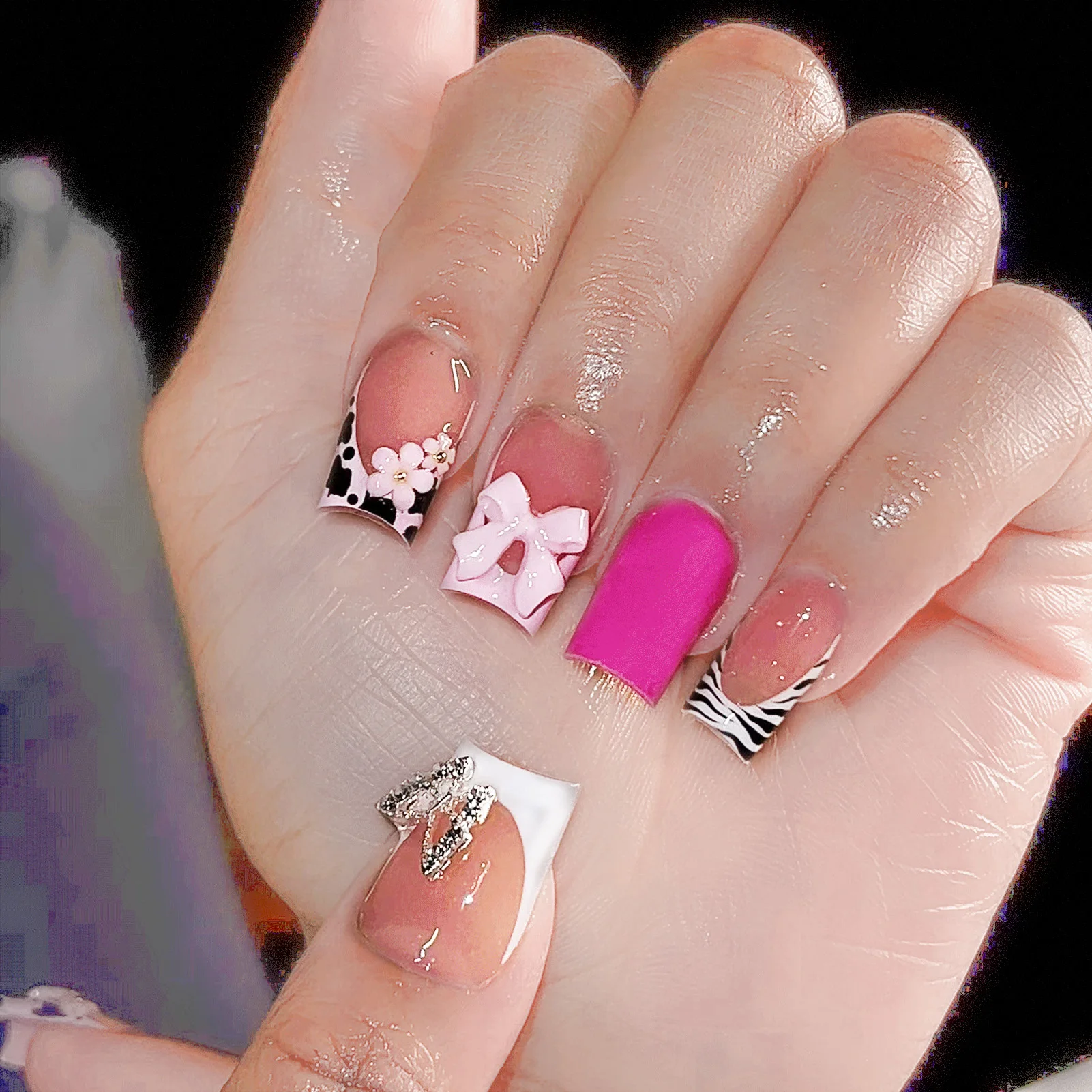 24Pcs Short Square Fake Nails French Tips Acrylic Press On Nails 3D Bowknot Butterfly Flower Designs Spicy Girls False Nail Art 
24Pcs Short Square Fake Nails French Tips Acrylic Press On Nails 3D Bowknot Butterfly Flower Designs Spicy Girls False Nail Art