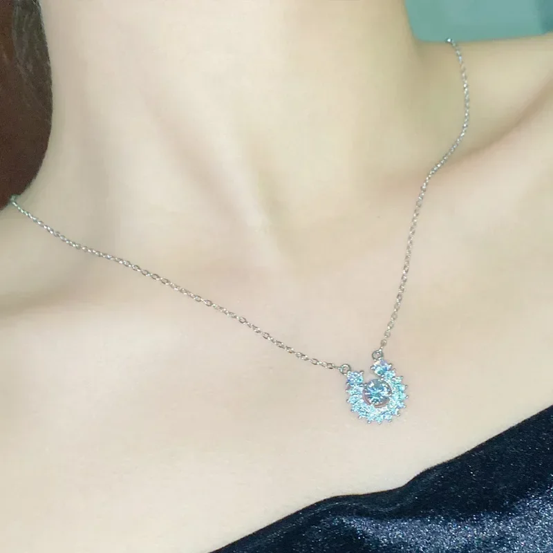 MDL Moissanit1 style Brilliant Horseshoe Necklace Women 18k Gold Plated 1.0Ct Eight Hearts and Arrows Pendant Chain
MDL Moissanit1 style Brilliant Horseshoe Necklace Women 18k Gold Plated 1.0Ct Eight Hearts and Arrows Pendant Chain