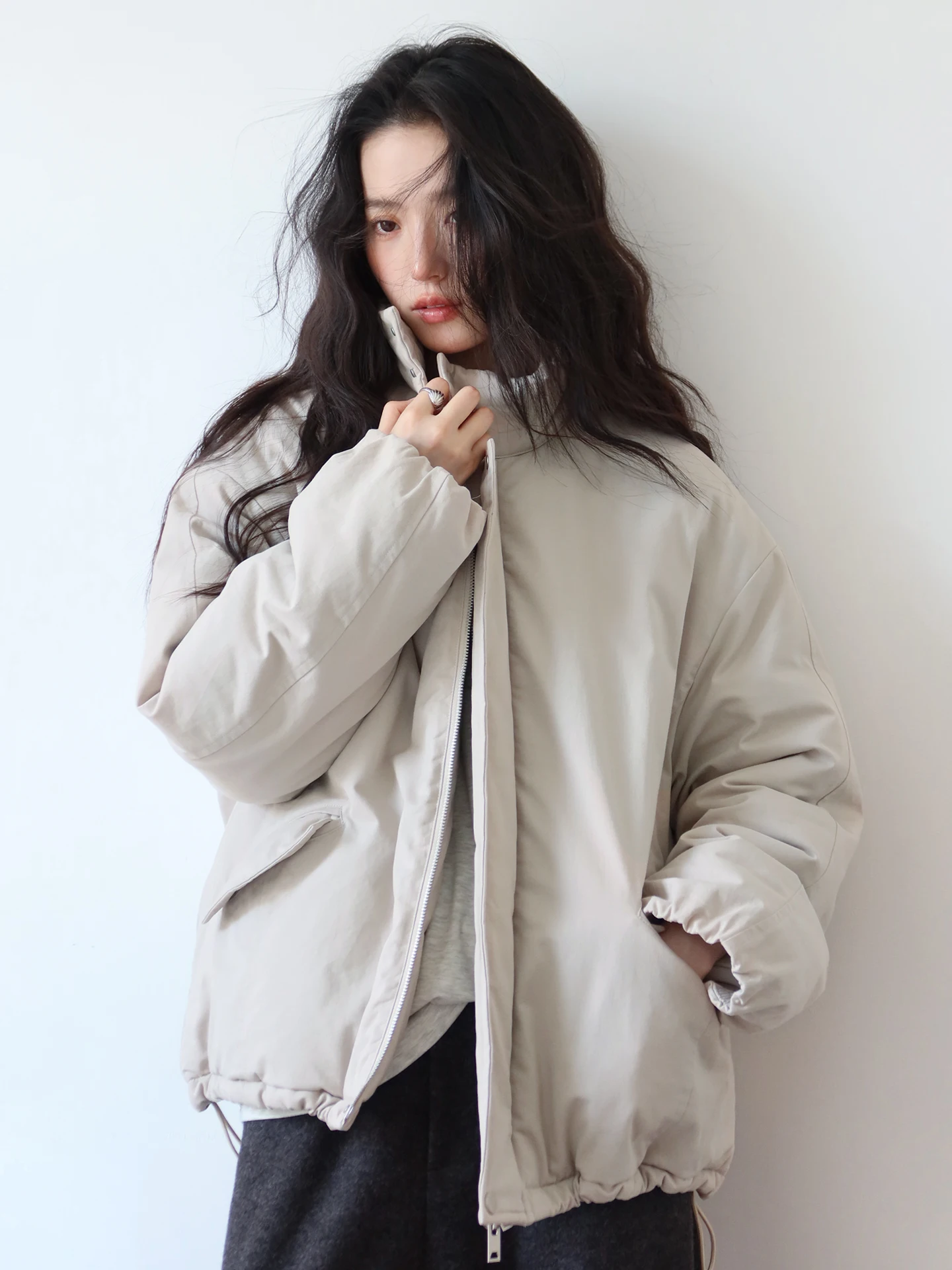 Простая хлопковая куртка-жакет для женщин, повседневная, свободного кроя, с воротником-стойкой, ветрозащитная, зимняя, Iceberg ey Inter Amy Wine House
Простая хлопковая куртка-жакет для женщин, повседневная, свободного кроя, с воротником-стойкой, ветрозащитная, зимняя, Iceberg ey Inter Amy Wine House