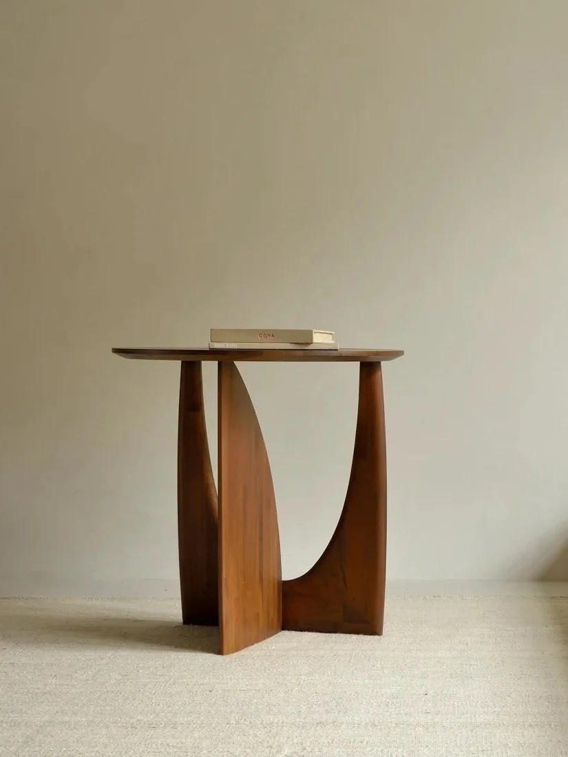 Medieval silent wind coffee table solid wood edge few designer corner few black small round table simple sofa side table
Medieval silent wind coffee table solid wood edge few designer corner few black small round table simple sofa side table