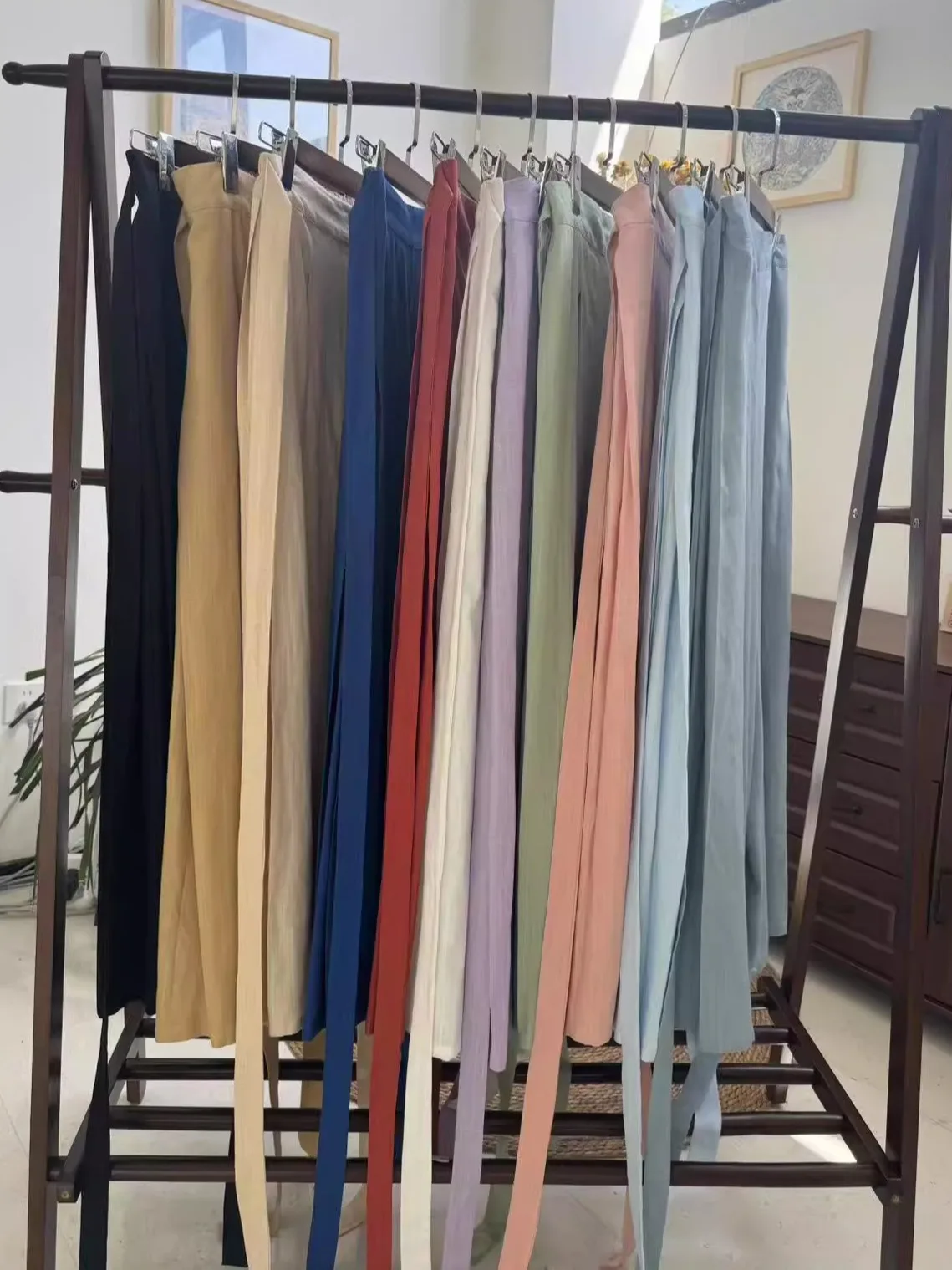 Весенне-летние хлопковые льняные брюки Hanfu, универсальные повседневные поездки, подходят для всех случаев, женский традиционный китайский костюм
Весенне-летние хлопковые льняные брюки Hanfu, универсальные повседневные поездки, подходят для всех случаев, женский традиционный китайский костюм