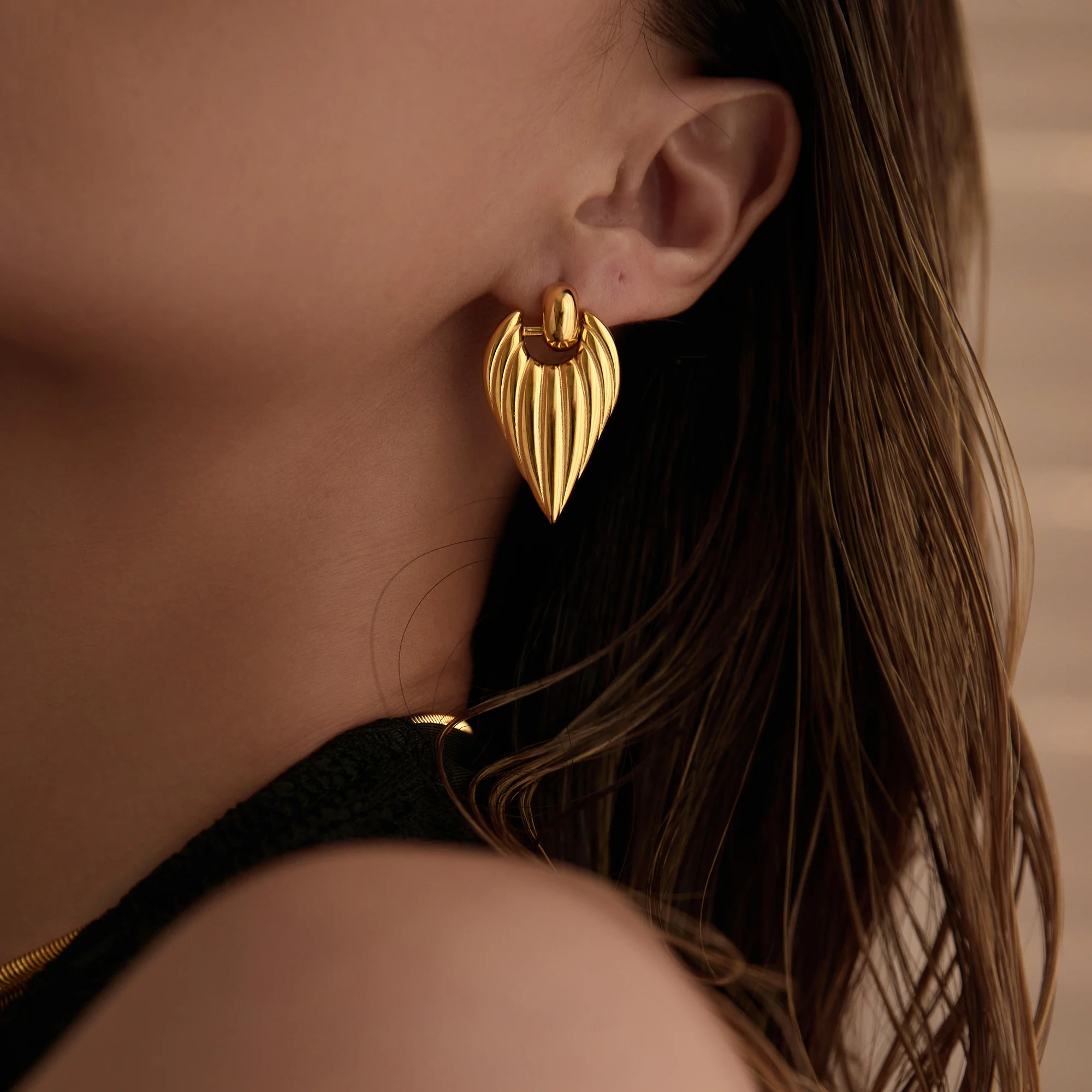 DASEIN 2025 NEW 18k Gold Plated Gothic Super Shine Wing Heart Earrings Hypoallergenic Stainless Steel Luxury Jewelry For Women
DASEIN 2025 NEW 18k Gold Plated Gothic Super Shine Wing Heart Earrings Hypoallergenic Stainless Steel Luxury Jewelry For Women