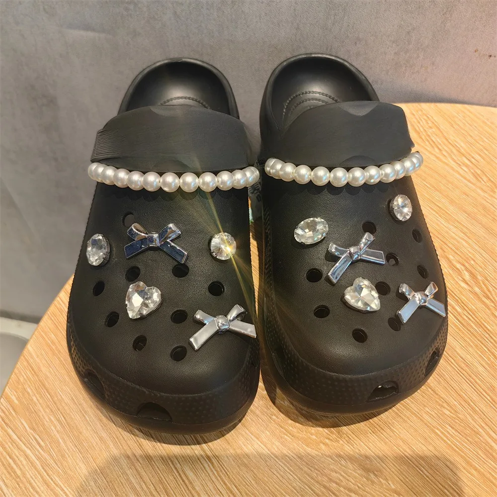 Shoe Charm for Crocs DIY Pearl Rhinestone Silver Bow Shoe Decoration Buckle for Croc Charms Hole Shoes Accessories
Shoe Charm for Crocs DIY Pearl Rhinestone Silver Bow Shoe Decoration Buckle for Croc Charms Hole Shoes Accessories