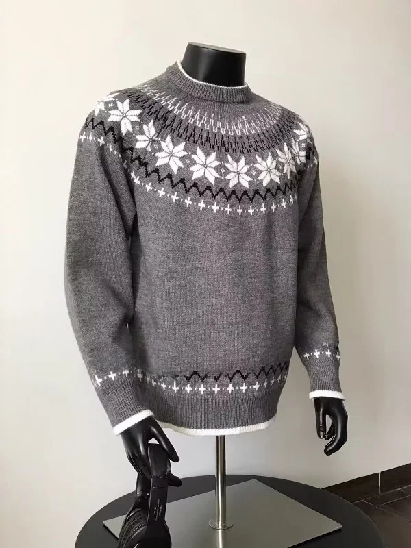 Свободный вязаный свитер с круглым вырезом для мужчин, осенне-зимний, повседневный, удобный трикотаж, универсальная верхняя одежда для пар
Свободный вязаный свитер с круглым вырезом для мужчин, осенне-зимний, повседневный, удобный трикотаж, универсальная верхняя одежда для пар