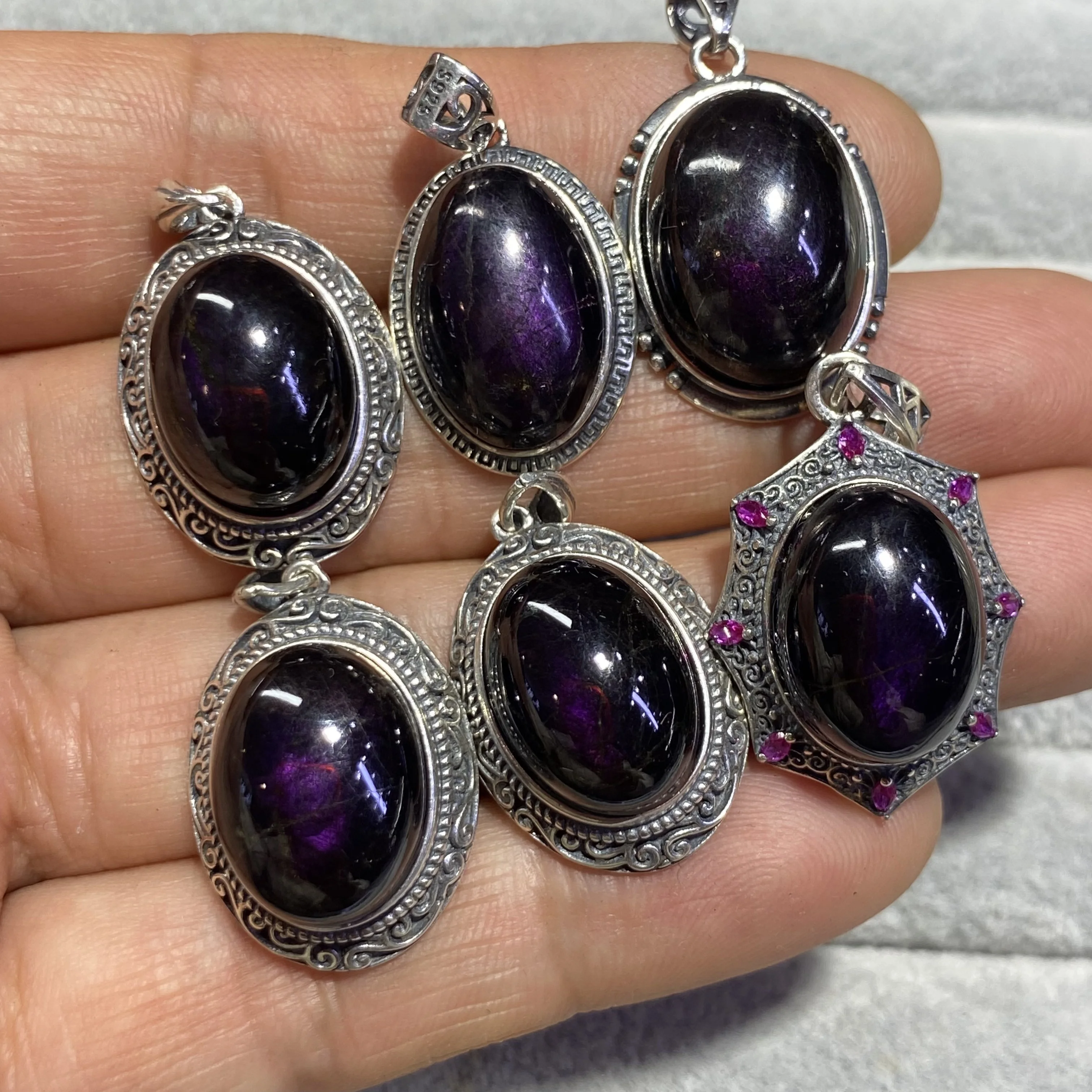 Unit One Piece Natural Purple Flash Purpurite Gemstone Crystal 925 Sterling Silver Pendant For Gift
Unit One Piece Natural Purple Flash Purpurite Gemstone Crystal 925 Sterling Silver Pendant For Gift