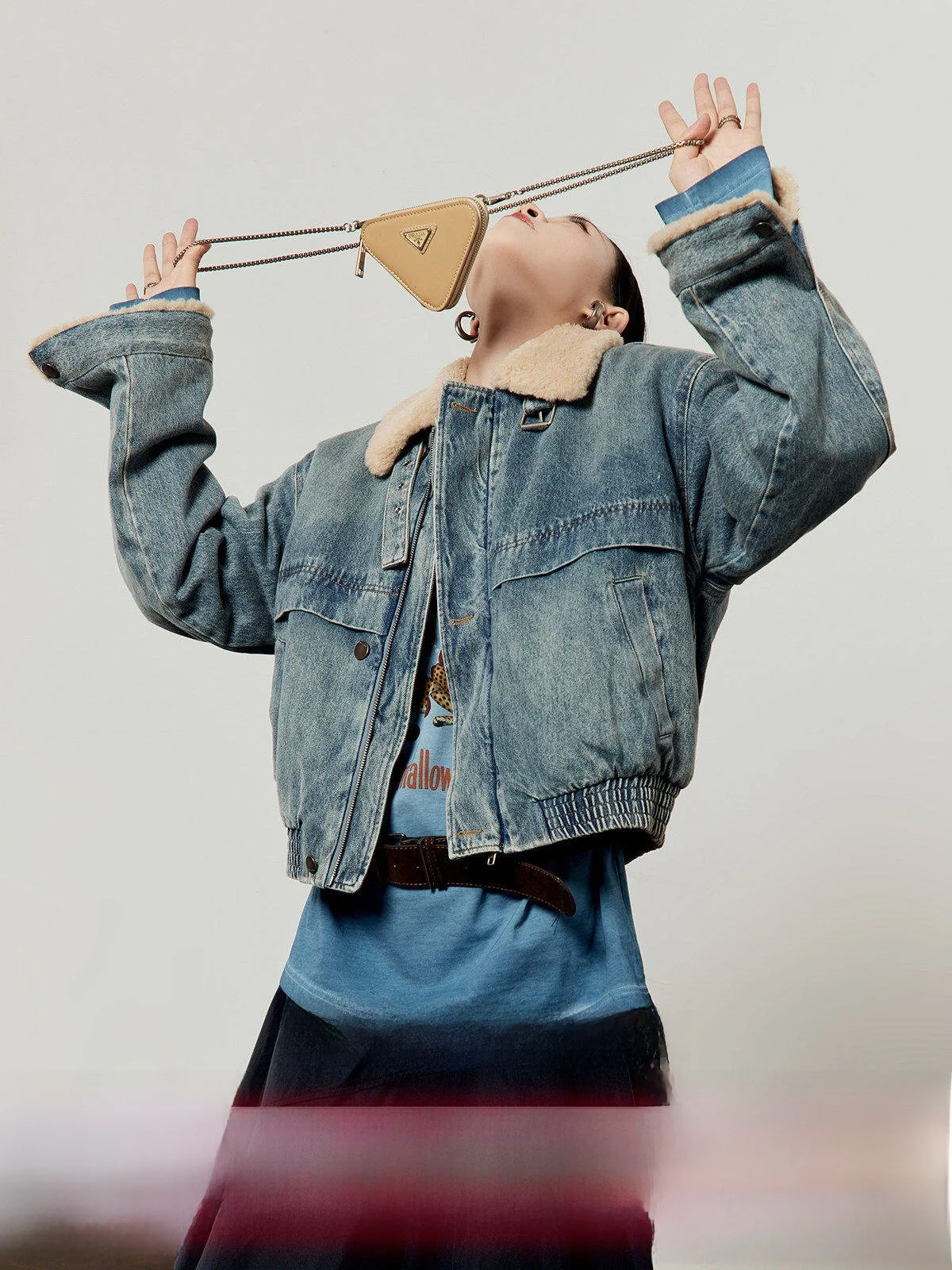 Women's Loose Fit ort Denim Jaet 2025 Winter New Sle Faux Fur Collar Retro Casual Top Zipper Closure Long Sve
Women's Loose Fit ort Denim Jaet 2025 Winter New Sle Faux Fur Collar Retro Casual Top Zipper Closure Long Sve