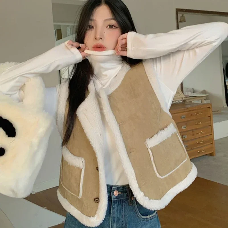 Fashion Warm Fur Vest for Women Sleeveless Single-breasted Fleece Loose Short Waistcoat Elegant Patchwork Pocket Vest Jacket
Fashion Warm Fur Vest for Women Sleeveless Single-breasted Fleece Loose Short Waistcoat Elegant Patchwork Pocket Vest Jacket