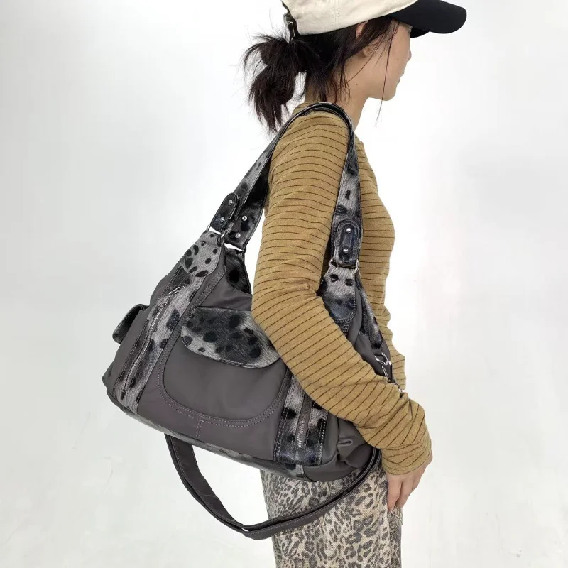 Gray Leopard Print Hobo Shoulder Bag, Vintage Nylon & Faux Fur Crossbody Bag, Y2K Casual Large Capacity Purse
Gray Leopard Print Hobo Shoulder Bag, Vintage Nylon & Faux Fur Crossbody Bag, Y2K Casual Large Capacity Purse