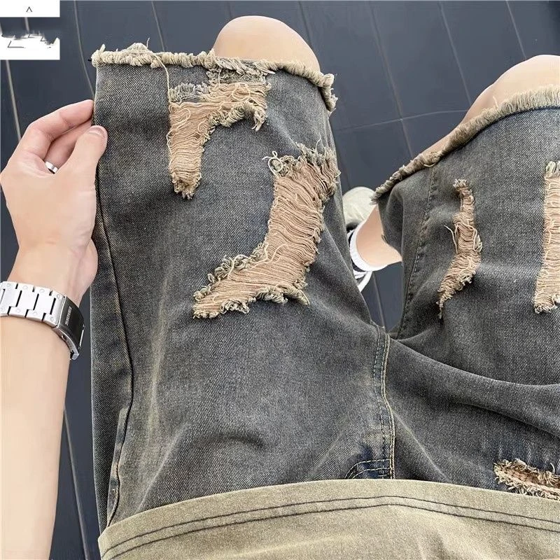 Мужские красивые повседневные повседневные прямые рваные джинсовые шорты в стиле ретро с пятью точками
Мужские красивые повседневные повседневные прямые рваные джинсовые шорты в стиле ретро с пятью точками