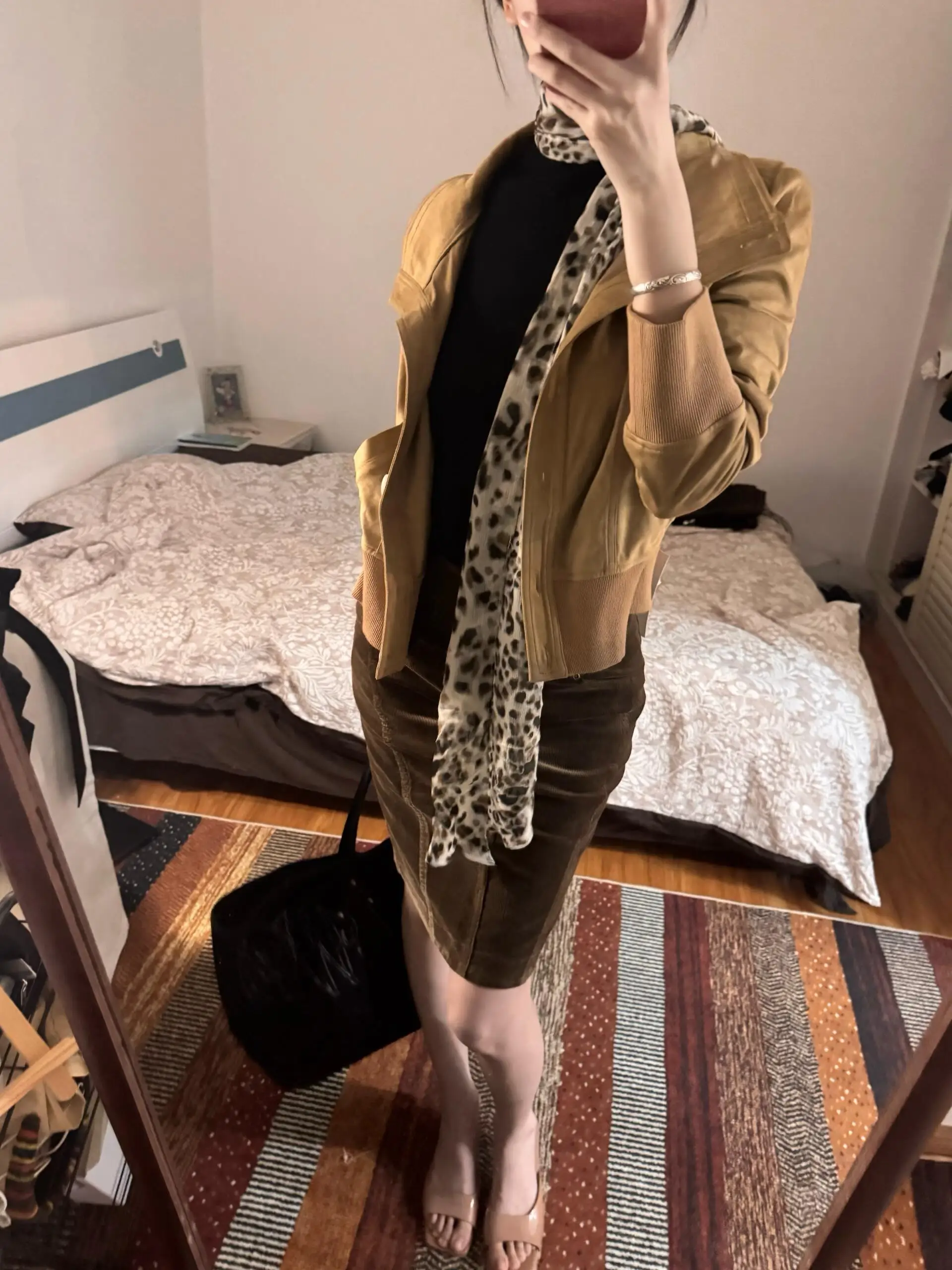 High Quality Vintage American Brown Double Color Corduroy Wrap around mid Waist Skirt for Women City Commute Casual Wear
High Quality Vintage American Brown Double Color Corduroy Wrap around mid Waist Skirt for Women City Commute Casual Wear