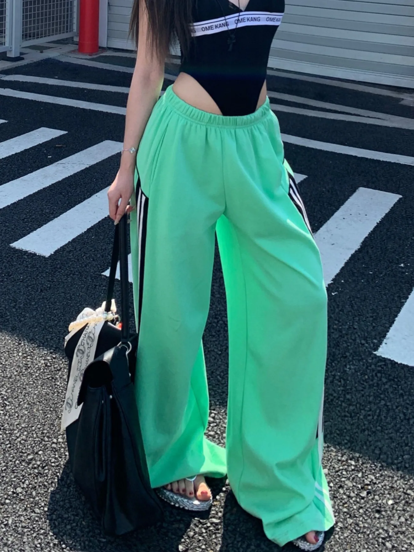 High Waist Slimming Side Stripe Sports Pants Women Summer Street Dance Loose Wide Leg Draping Casual Sweatpants
High Waist Slimming Side Stripe Sports Pants Women Summer Street Dance Loose Wide Leg Draping Casual Sweatpants