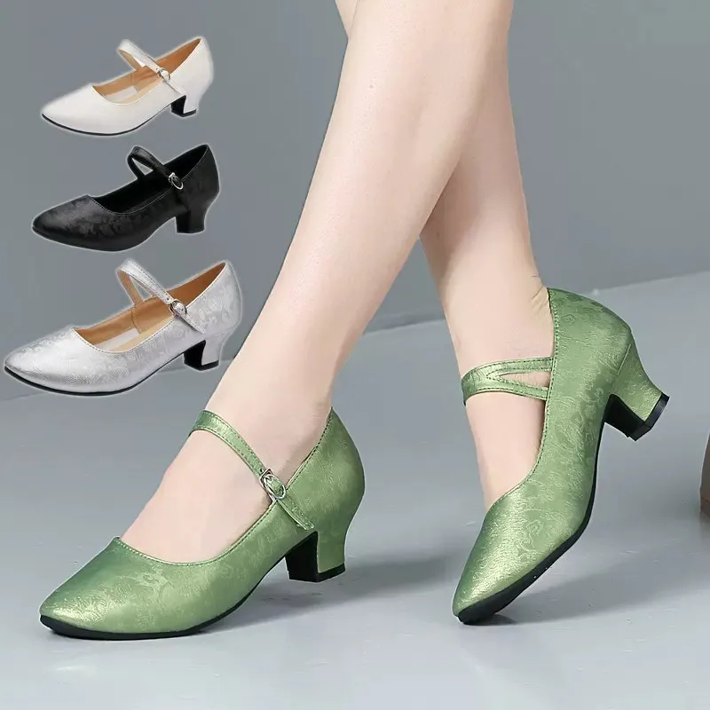 2026 New Latin Dance Shoes for Women Performance Buckle Low Heel Modern Waltz Ballroom Dance Shoes
2026 New Latin Dance Shoes for Women Performance Buckle Low Heel Modern Waltz Ballroom Dance Shoes