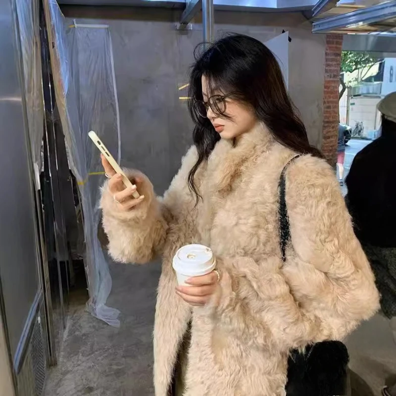 Korean Women's Mao Mao Jacket, Environmentally Friendly Fur Coat, Comfortable Temperament, Beautiful, Winter Clothing
Korean Women's Mao Mao Jacket, Environmentally Friendly Fur Coat, Comfortable Temperament, Beautiful, Winter Clothing