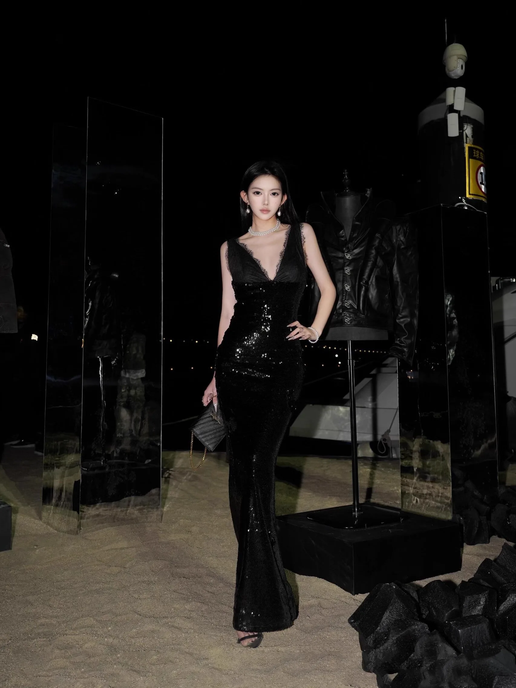 iny Sequin Strap Vest Dr Deep V Lace Holiday Long Skirt Sexy Faion High Waist Zipper Wedding Par Evening Gown
iny Sequin Strap Vest Dr Deep V Lace Holiday Long Skirt Sexy Faion High Waist Zipper Wedding Par Evening Gown