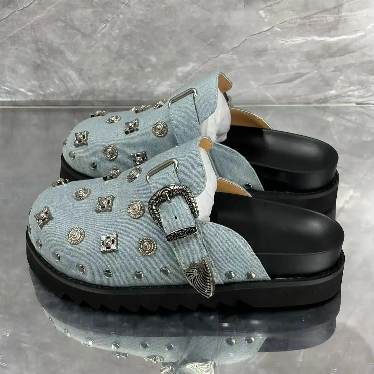 Blue Canvas Mules Women Slippers Full Rivets Metal Belt Buckle Single Shoes Female Summer Flat Thick Sole Sandals Designer Style
Blue Canvas Mules Women Slippers Full Rivets Metal Belt Buckle Single Shoes Female Summer Flat Thick Sole Sandals Designer Style