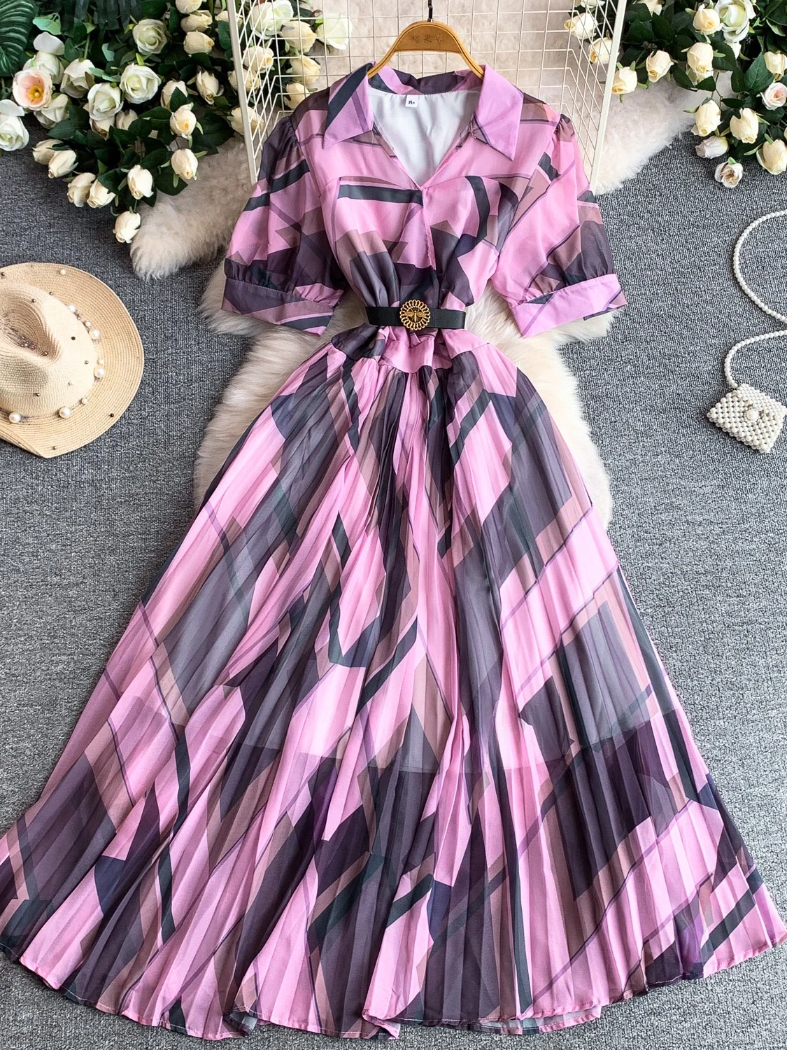 Elegant V-neck Midi Dress Women's Summer Belted Slimming Floral Print Maxi Skirt A-line Gown Commute Style Short Sleeve
Elegant V-neck Midi Dress Women's Summer Belted Slimming Floral Print Maxi Skirt A-line Gown Commute Style Short Sleeve