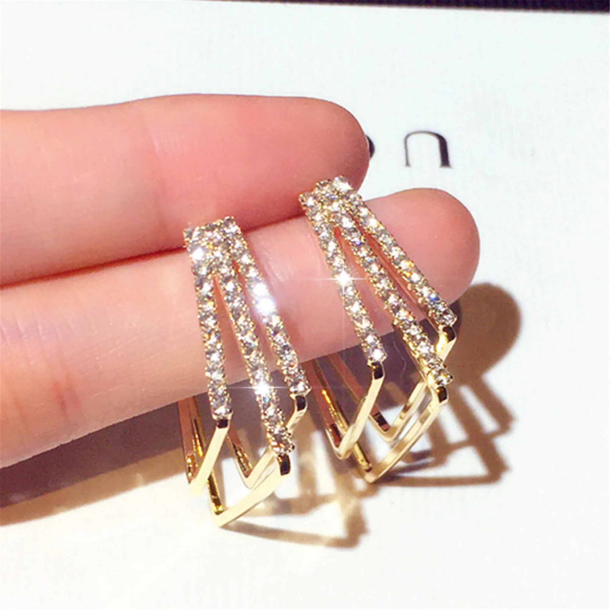 South Korea's Fashion Design Silver Needle Earrings Super Flash Set Zircon Geometric Temperament Simple Earrings Female Jewelry
South Korea's Fashion Design Silver Needle Earrings Super Flash Set Zircon Geometric Temperament Simple Earrings Female Jewelry