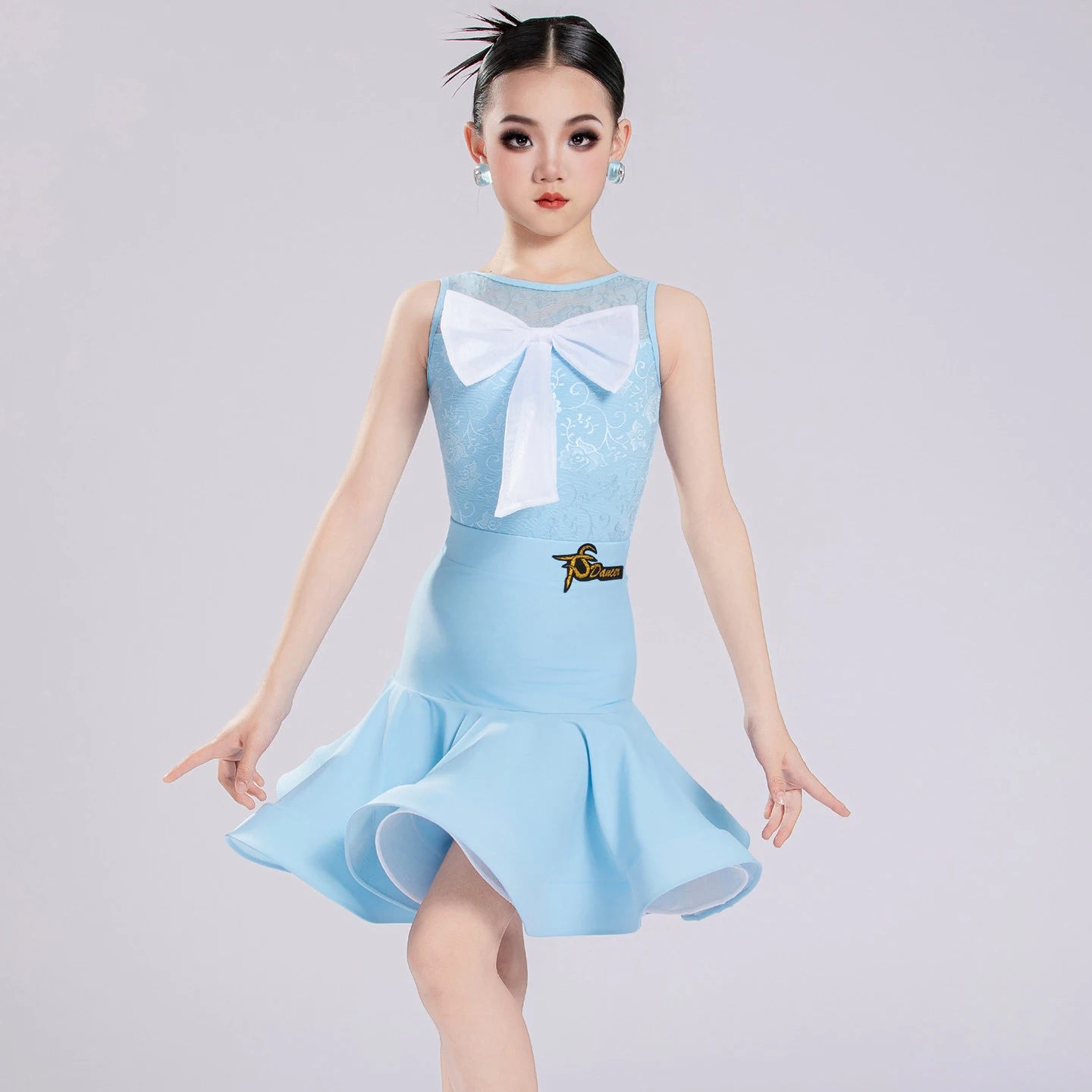 2026 Kids Latin Dance Clothes Girls Sleeveless Blue Lace Bowtie Dress Suit Performance Clothing Cha Cha Rumba Dance Wear BL19115
2026 Kids Latin Dance Clothes Girls Sleeveless Blue Lace Bowtie Dress Suit Performance Clothing Cha Cha Rumba Dance Wear BL19115