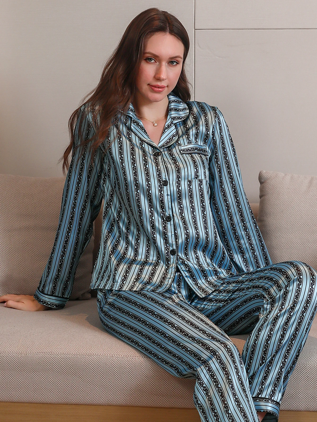 Two piece sets for women's pajamas autumn and winter long sleeved pants striped pattern printed home clothing sleepwear set
Two piece sets for women's pajamas autumn and winter long sleeved pants striped pattern printed home clothing sleepwear set