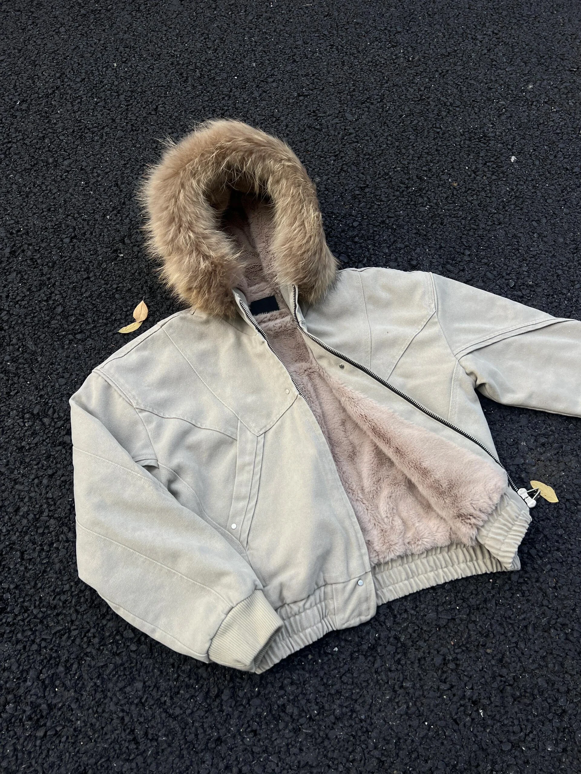 Утепленная зимняя куртка из плотного хлопка для мужчин, деловой стиль, с длинными рукавами, на молнии
Утепленная зимняя куртка из плотного хлопка для мужчин, деловой стиль, с длинными рукавами, на молнии