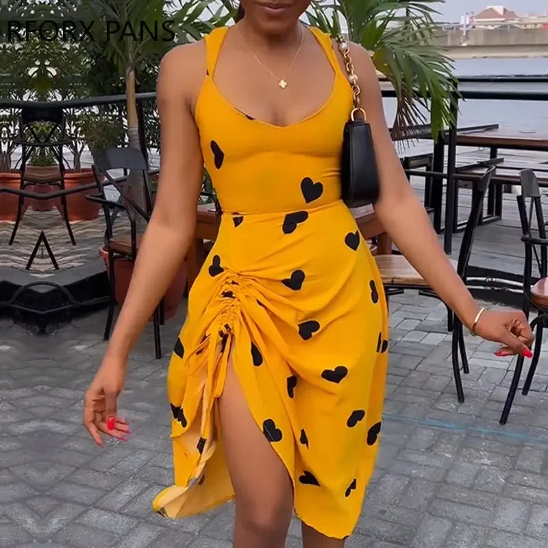 Женское асимметричное платье на завязках с V-образным вырезом
Женское асимметричное платье на завязках с V-образным вырезом