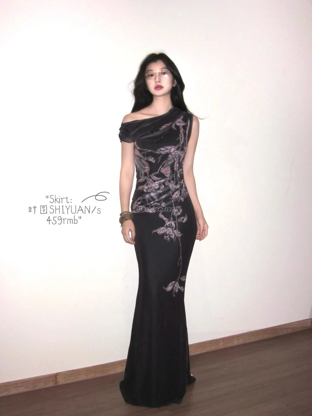 2025 новое китайское улучшенное стильное эластичное сетчатое платье Cheongsam с цветочным принтом и открытыми плечами без рукавов в стиле ретро для женщин
2025 новое китайское улучшенное стильное эластичное сетчатое платье Cheongsam с цветочным принтом и открытыми плечами без рукавов в стиле ретро для женщин